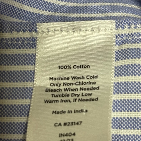 ❤️Women’s Talbots blue and white striped button up dress shirt, size 4 - Picture 7 of 8